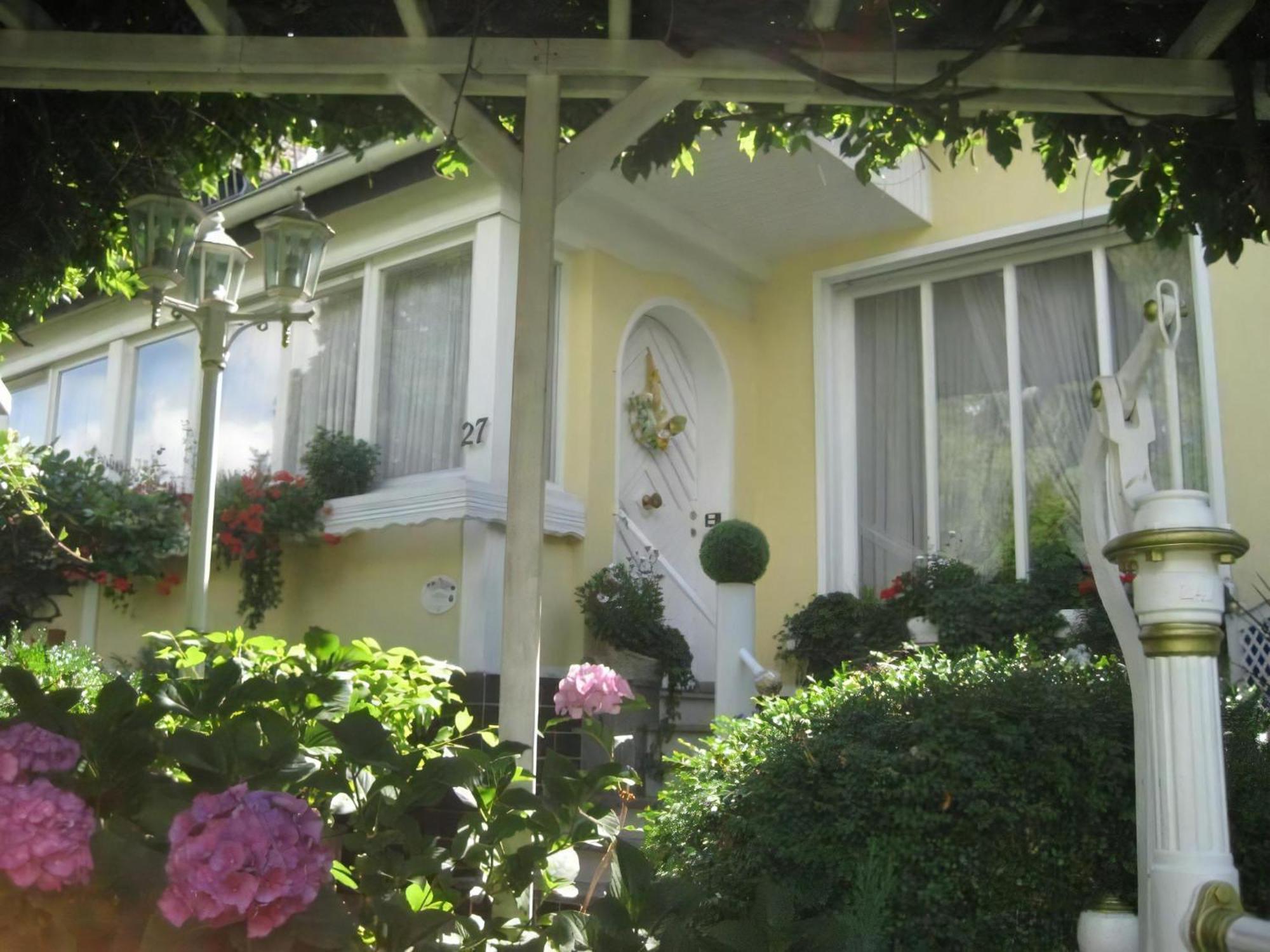 Grosse Ferienwohnung Mit Balkon Und Garten Steinen  Exterior photo